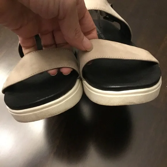 Kenneth Cole New York Lake Sandals Size 8 - Picture 5 of 9